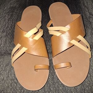 FITFLOP. Tan Leather Flat Sandals with Toe Loop